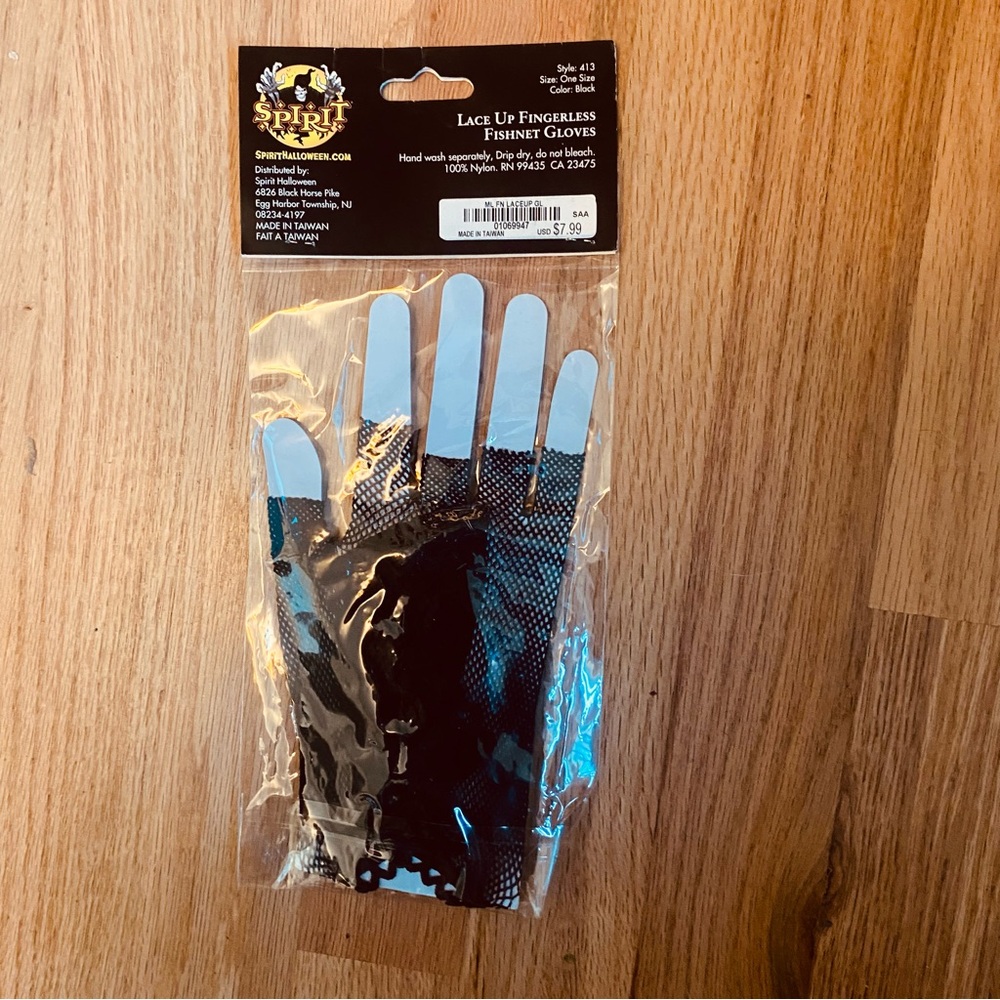 NWT lace up spirt fingerless fishnet gloves